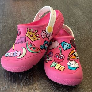 Crocs pink emoji, size J 3